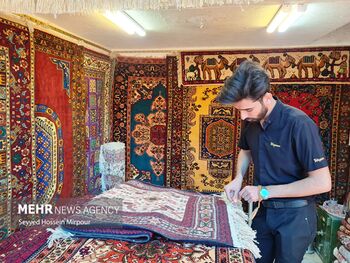 Mashhad Carpet 2-Hossein Mirpour-WikiRug.jpg