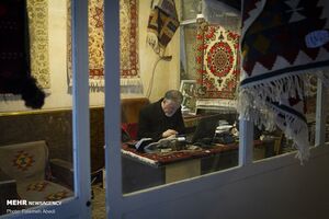 Arak Carpet Bazaar 2-Fatemeh Abedi-WikiRug.jpg