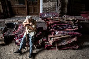 Qazvin Old Bazaar 1-WikiRug.jpg