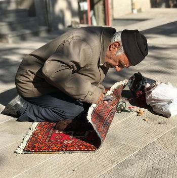 Tabriz Carpet Bazaar-Ali Jangi-WikiRug.jpg