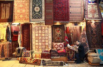 Turkish Carpet Bazaar-WikiRug.jpg