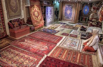 Isfahan Carpet Bazaar-Feng Wei-WikiRug.jpg